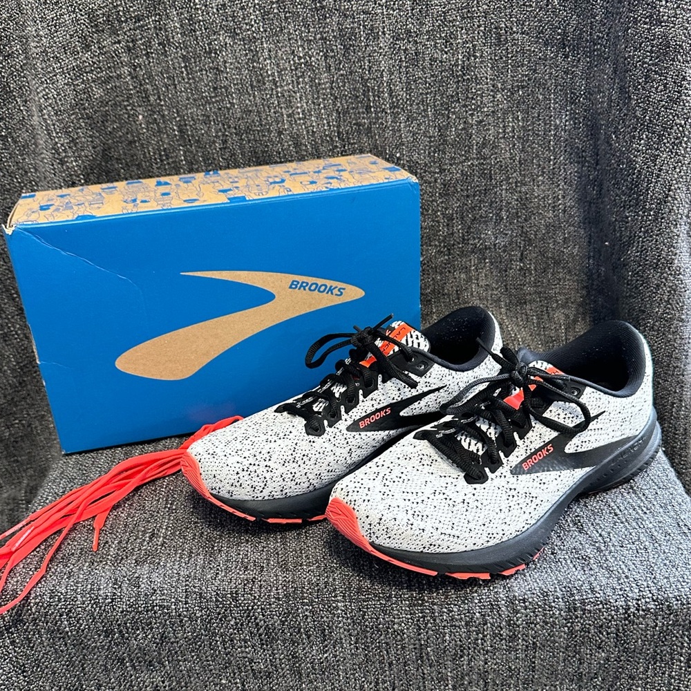 Women’s Brooks shoes